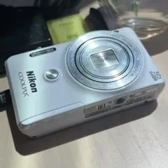 【美品】　Nikon coolpix S6900 ホワイト　自撮り　画面タッチのサムネイル