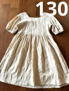 クリーム色 半袖 ワンピース エンボス加工　ドレスのサムネイル