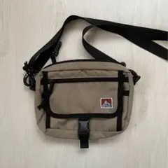 BEN DAVIS ベージュ ショルダーバッグ フロントポケット付きのサムネイル
