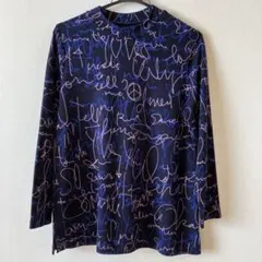 英字柄　カットソー　紺色　暖か素材　裾脇スリット有り