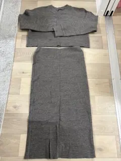 【ZARA】ニット セットアップ グレー Vネックトップス＆スリットスカート
