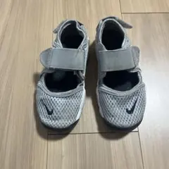 Nike グレー サンダル18センチ