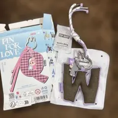 ラブブ イニシャル キーホルダー PIN FOR LOVE W