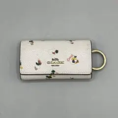 COACH コーチ チェリー柄 キーケース　ホワイト　ペブル COACH コーチ チェリー柄 キーケース ホワイト ペブル - メルカリ