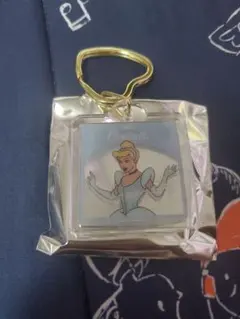 ディズニーストア プリンセス シークレットキーチェーン　シンデレラ