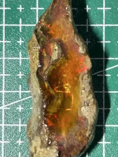 赤中心 エチオピアオパール 61.6ct 遊色あり