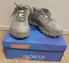 ORTR グレー スニーカー