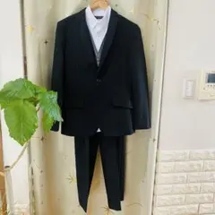 ブラックフォーマルスーツ（ベスト・シャツ付き）