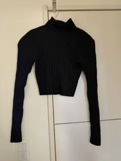 ブラックリブ編みタートルネックセーター