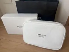 CHANEL BEAUTE ポーチ ホワイト　ノベルティのサムネイル