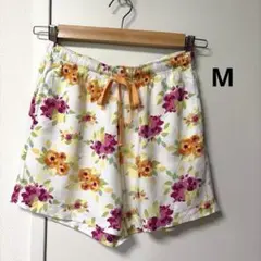 ユニクロ　ルーム花柄ショートパンツMのサムネイル