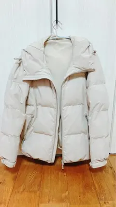 ベージュ ダウンジャケット　GU