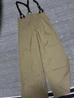 ミラオーウェン　ベージュ サスペンダー付き ワイドパンツ