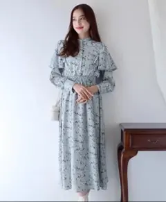 BLUE EAST フレアケープスリーブワンピース