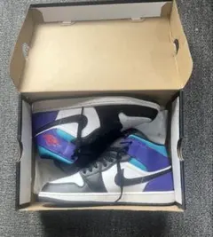 NIKE AIR JORDAN 1 MID 