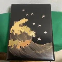 波の模様の小物入れ