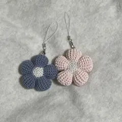 ハンドメイド 編み物 かぎ針編み お花のバッグチャーム／キーホルダー