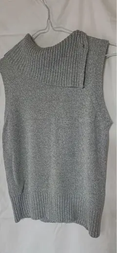 グレー ニットベスト ハイネック ノースリーブ