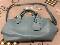 グレーのレザー風ショルダーバッグ