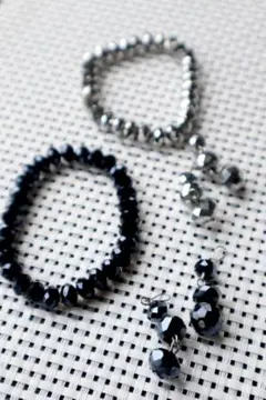 美品　メタリック色ビーズ　ブレスレット＆ピアス２セット