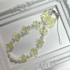 ♡ハンドメイド　ビーズストラップ　黄色のお花とリボン