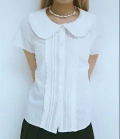 FEKETE フリルラウンドカラーシャツ