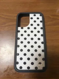 Wildflower iPhone 17 ケース ドット柄のサムネイル