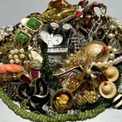 （09）アクセサリー　イミテーション　ネックレス　ピアス　指輪　ブローチ