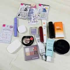 まとめ売り　コスメ　メイク用品　クッションファンデ・アイシャドウなど　17点のサムネイル
