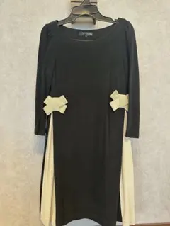 【美品】UNIVERVAL MUSE 黒色ワンピース