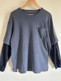 ディセンダントのレイヤードロゴプリント長袖Tシャツ