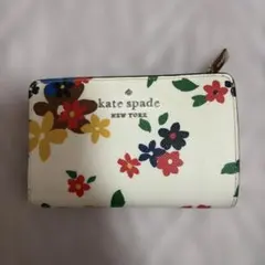 ケイトスペード 花柄 苺柄 二つ折り財布 Kate spade newyork - メルカリ