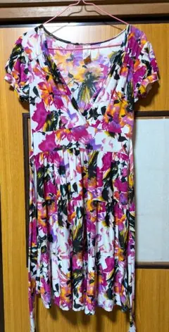 華やかカクシュールデザインワンピース美品のサムネイル