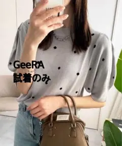 GeeRA タグ付き　ドット柄ジャガード半袖トップスのサムネイル