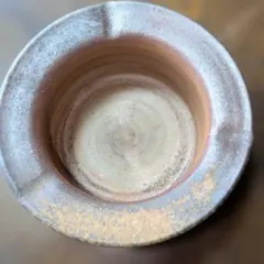 茶色陶器の丸型灰皿 中型