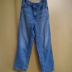 GU Mサイズハイライズストレートジーンズ