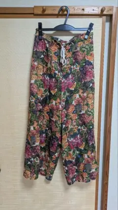 ビアズリー　花柄　パンツのサムネイル