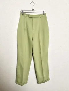 ピスタチオグリーン クロップドテーパードパンツ