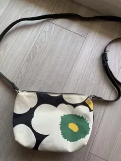 マリメッコ　ショルダーバッグ　ウニッコ　グリーン