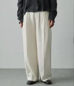 【新品】EMMA CLOTHES バルーンシルエット ディープタックワイドパンツのサムネイル