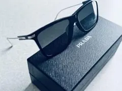 【早いもの勝ち！！】期間限定価格　PRADA サングラス　正規品のサムネイル