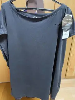 オークリー　フィットネスウエア　 黒色　M 新品　タグ付き