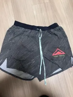 Nike Trail ショーツ ブラック/レッド