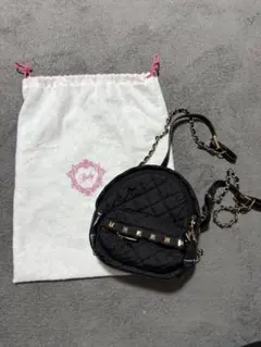 黒いキルティングバックパック