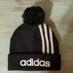 【旧ロゴ】adidas ポンポン付きニット帽