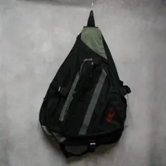極美品 O'NEILL 三角形ショルダーバッグ y2k archive 00s 00s ArchiveO'NEILLワンショルダースリングバッグ テック Y2K - メルカリ