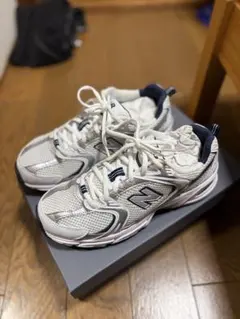 New Balance 530 ホワイト シルバーのサムネイル