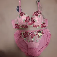 B70 ピンク花柄ブラショーツセット