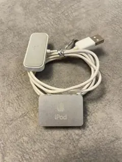 iPod shuffle 第2世代 シルバー 1GB (純正充電ドック付き)のサムネイル