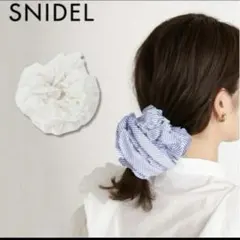 SNIDEL スナイデル ロゴ入り チャーム フリルシュシュのサムネイル